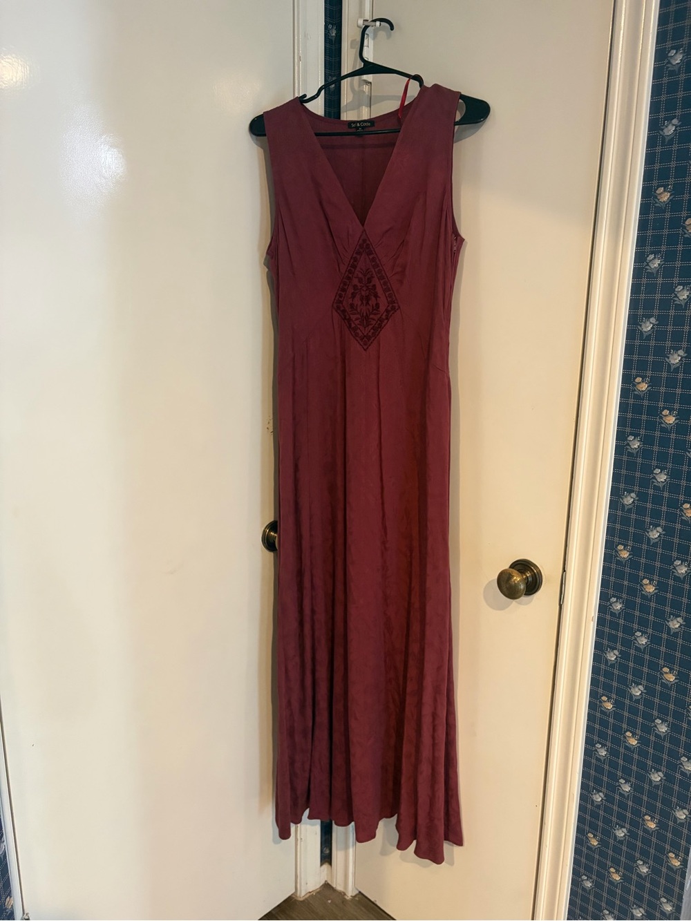 V-Neck Sleeveless Maxi Dress in Deep Wine - Picture 3 of 3